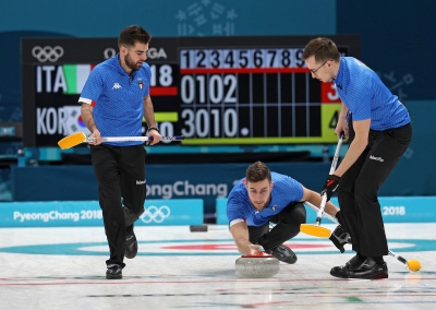 Gli azzurri del curling contro i padroni di casa